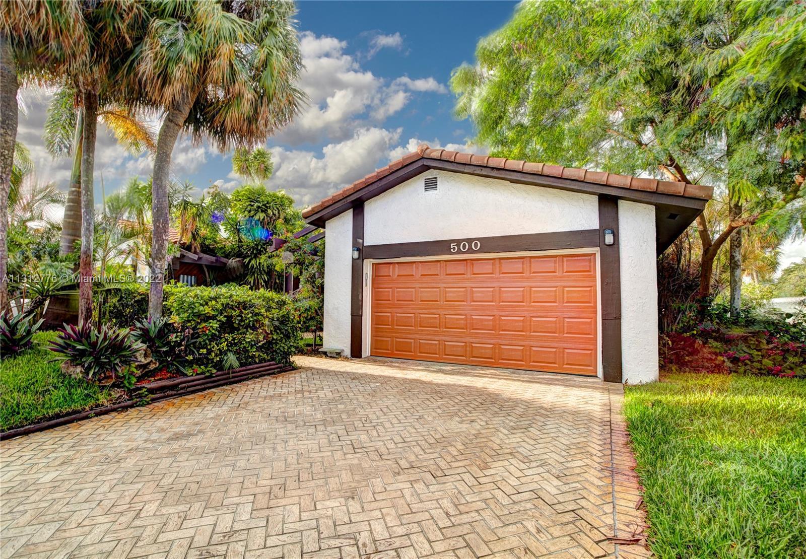 Photo of 500 NE 195th St #500 in Miami, FL