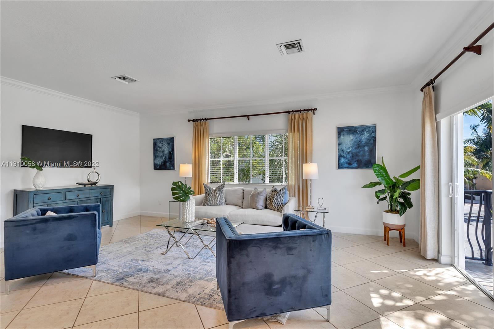 UNIQUE FREE STANDING TOWNHOME, LOCATED IN THE HEART OF BOCA RATON. MIZNER PARK , BEACHES AND FAU MIN