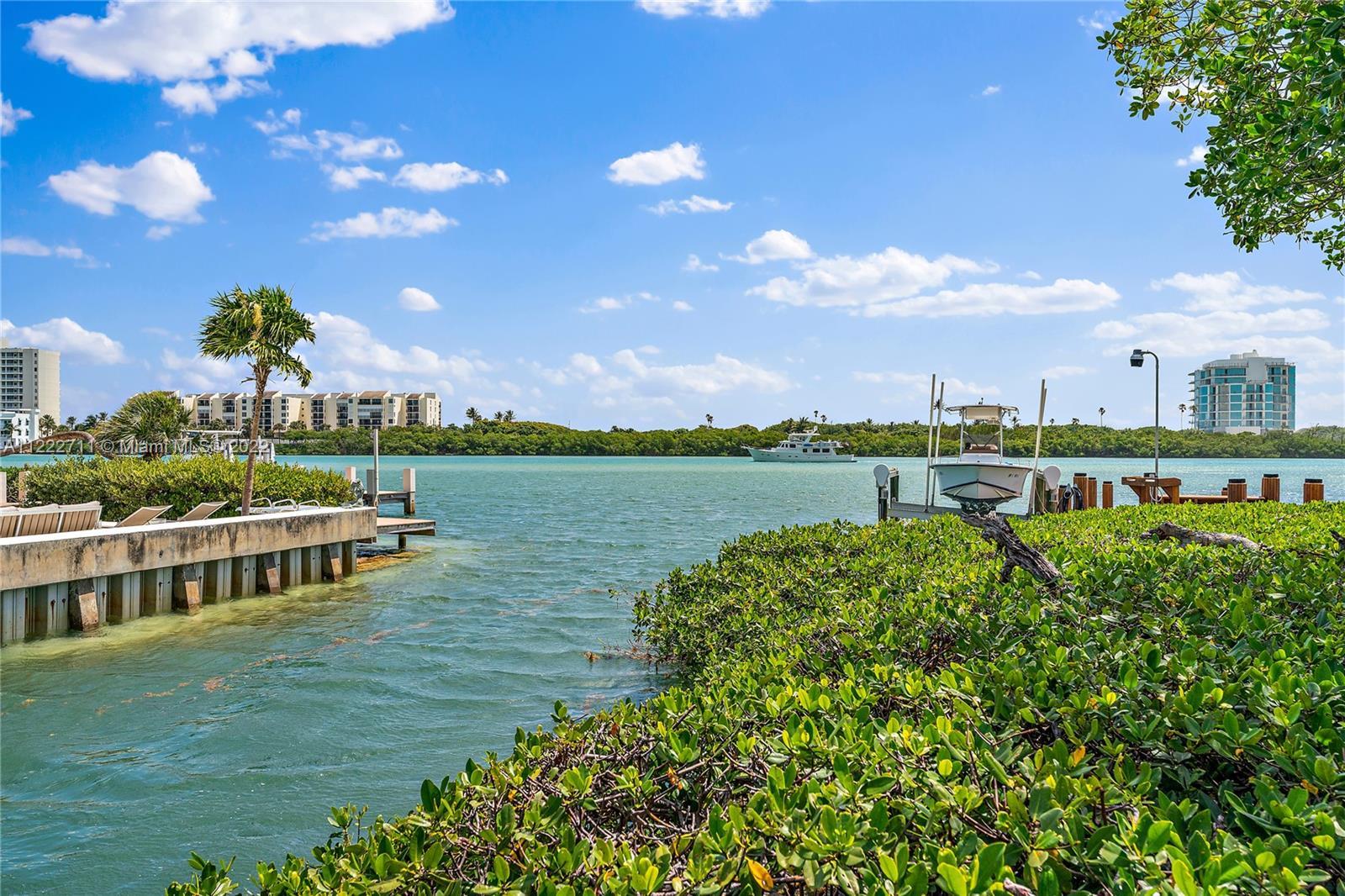 Photo of 112 Intracoastal Cir in Tequesta, FL