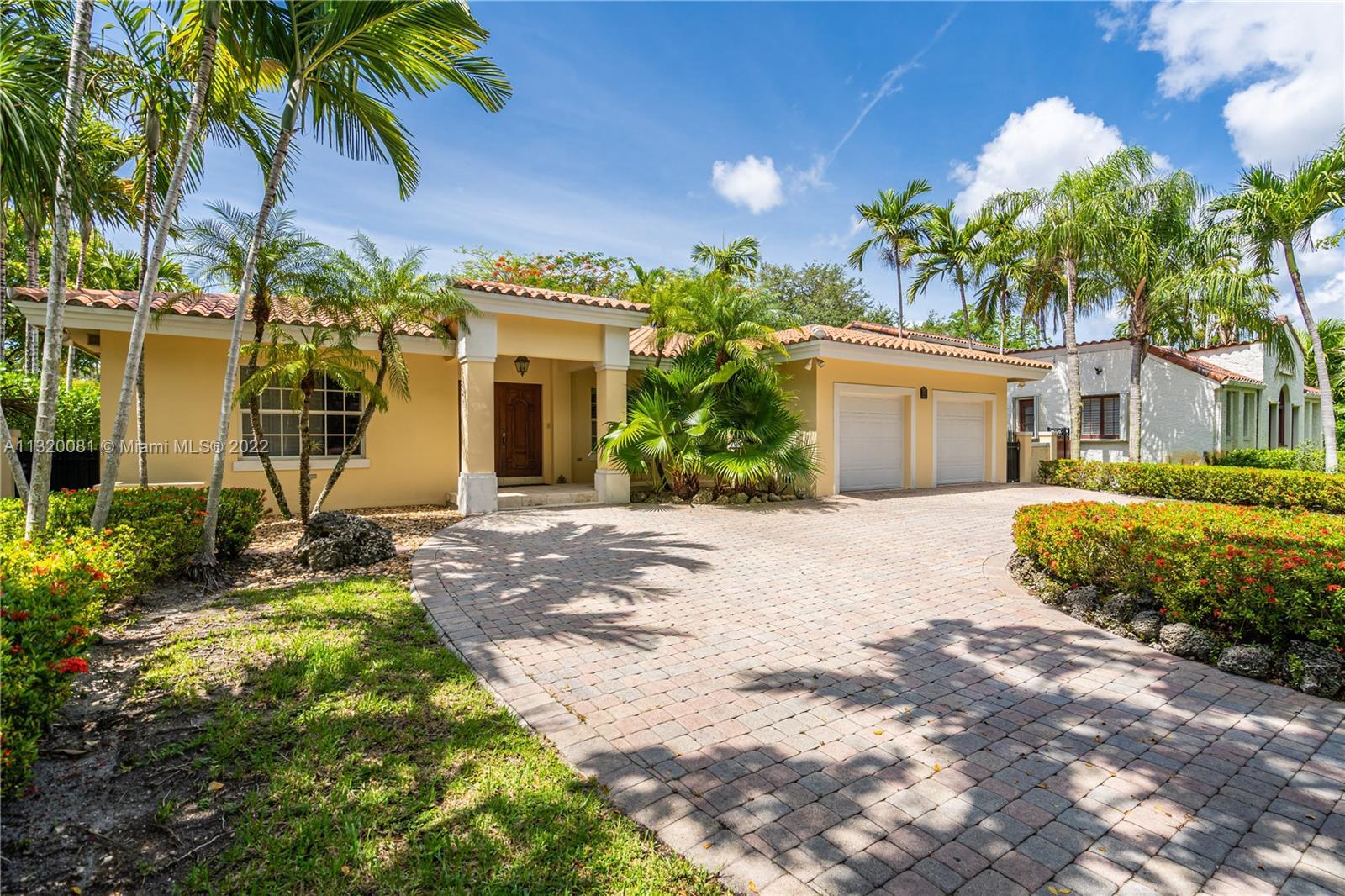 Photo of 526 Madeira Ave in Coral Gables, FL