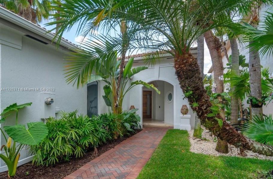 Photo of 1662 Diplomat Dr in Miami, FL