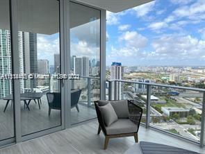 Gorgeous 1 bed + Den/2 Bath residence in the prestigious Paramount World Center in the heart of Down