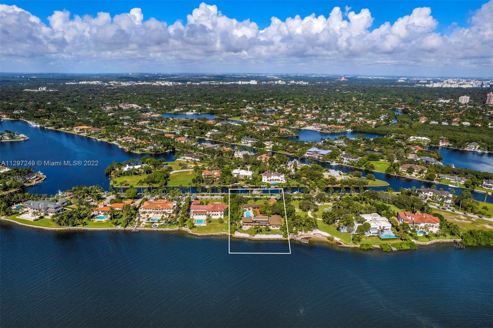Photo of 140 Arvida Pky in Coral Gables, FL