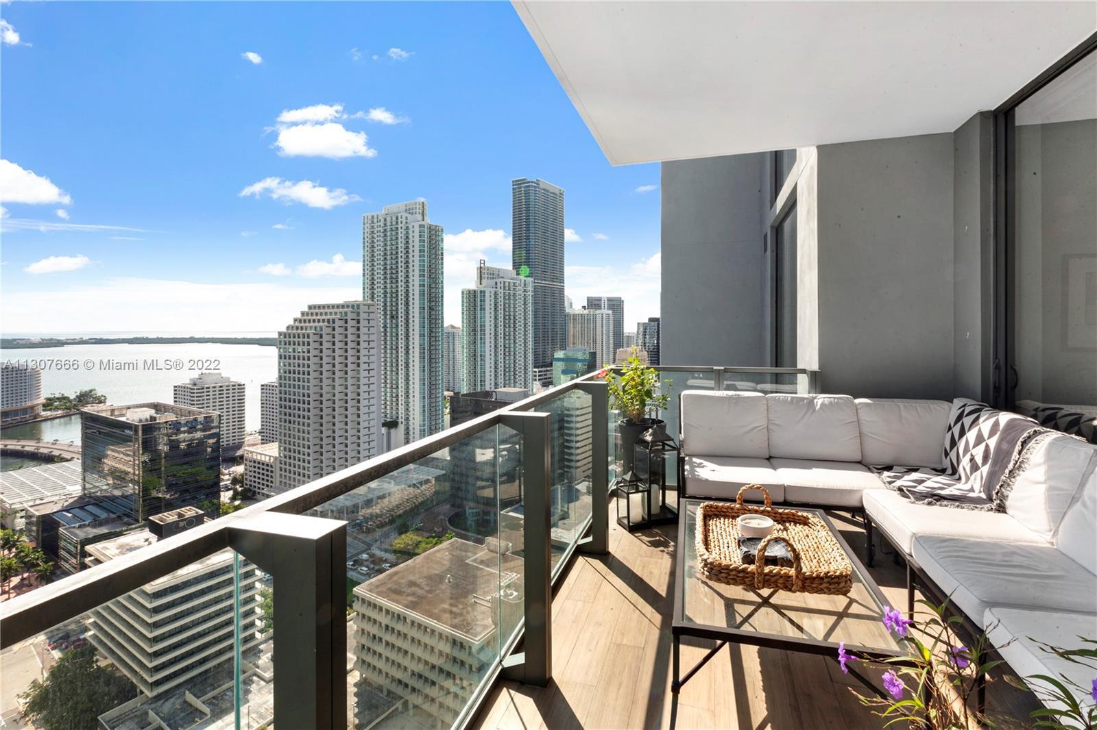 Best line at Reach at Brickell City Centre! Stunning panoramic water and city views from this spacio