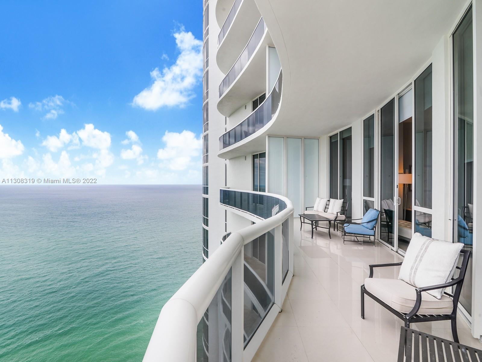 GREAT UNIT IN THE HEART OF SUNNY ISLES.  THE TRUMP ONE CONDOMINIUM IS A LUXURY BUILDING OFFERING LOT