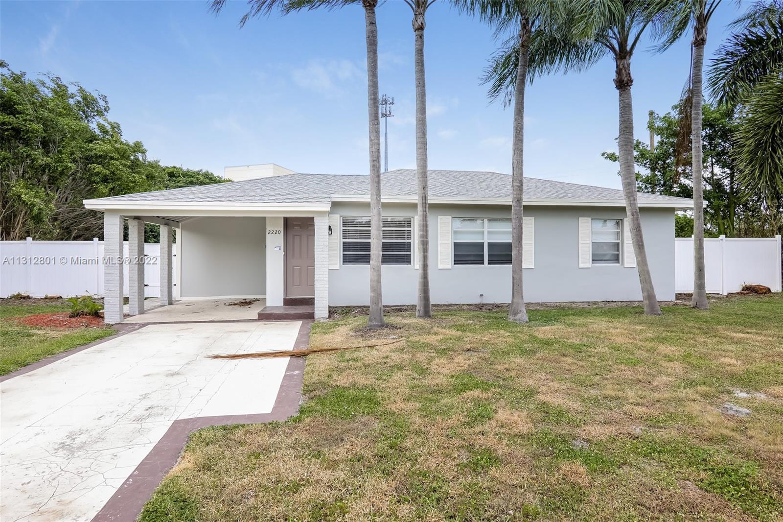 Photo of 2220 E Pineridge Ct in Delray Beach, FL