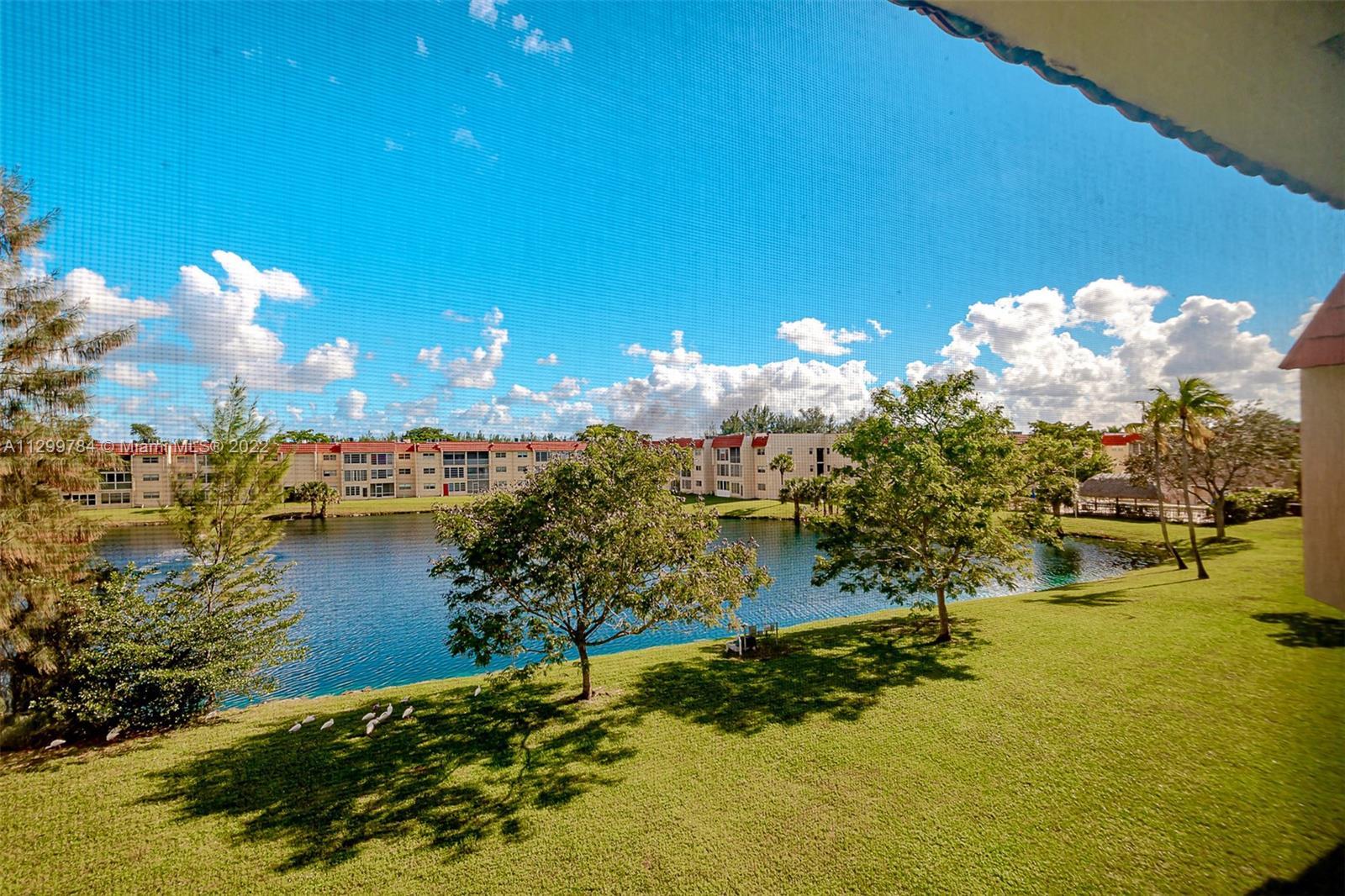 Photo of 2700 W Sunrise Lakes Dr #305 in Sunrise, FL