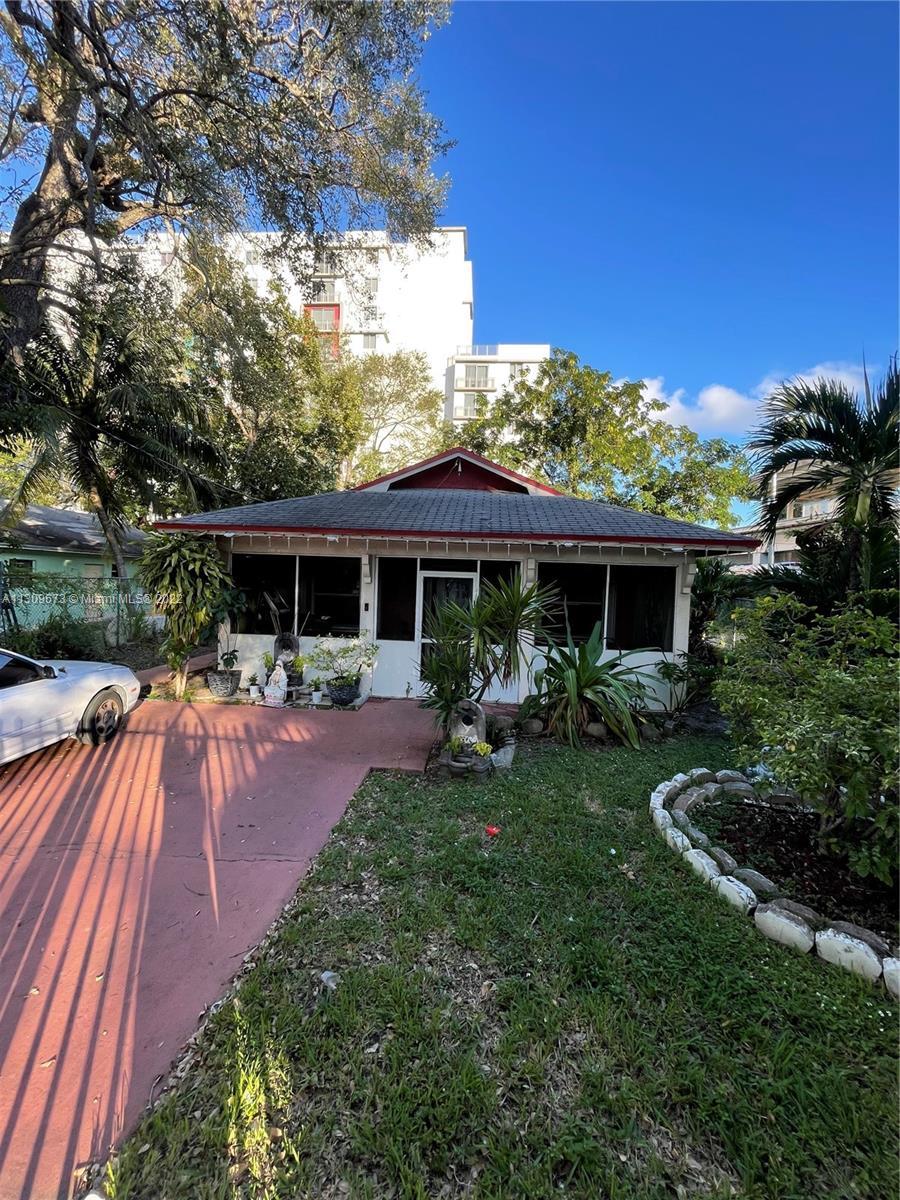 Photo of 1139 NW 7th Ct in Miami, FL