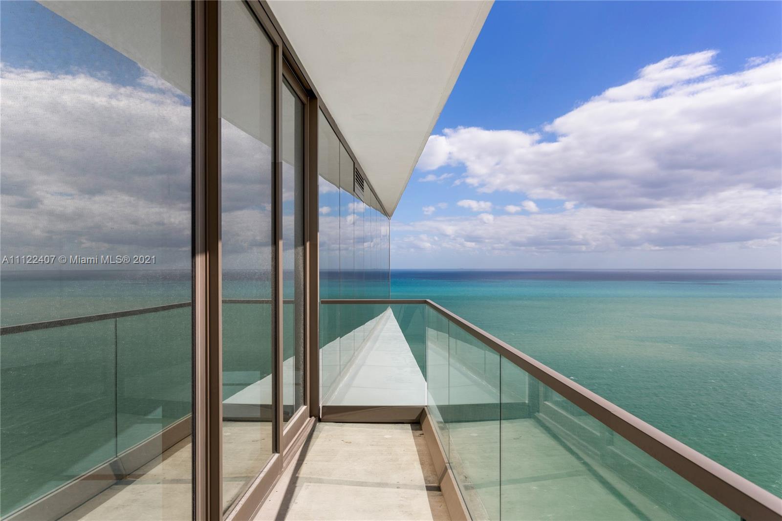 WITH VIEWS OVER SPARKLING OCEAN AND BLUE SKIES, THIS STUNNING OCEANFRONT RESIDENCE IS A WORLD OF SOP