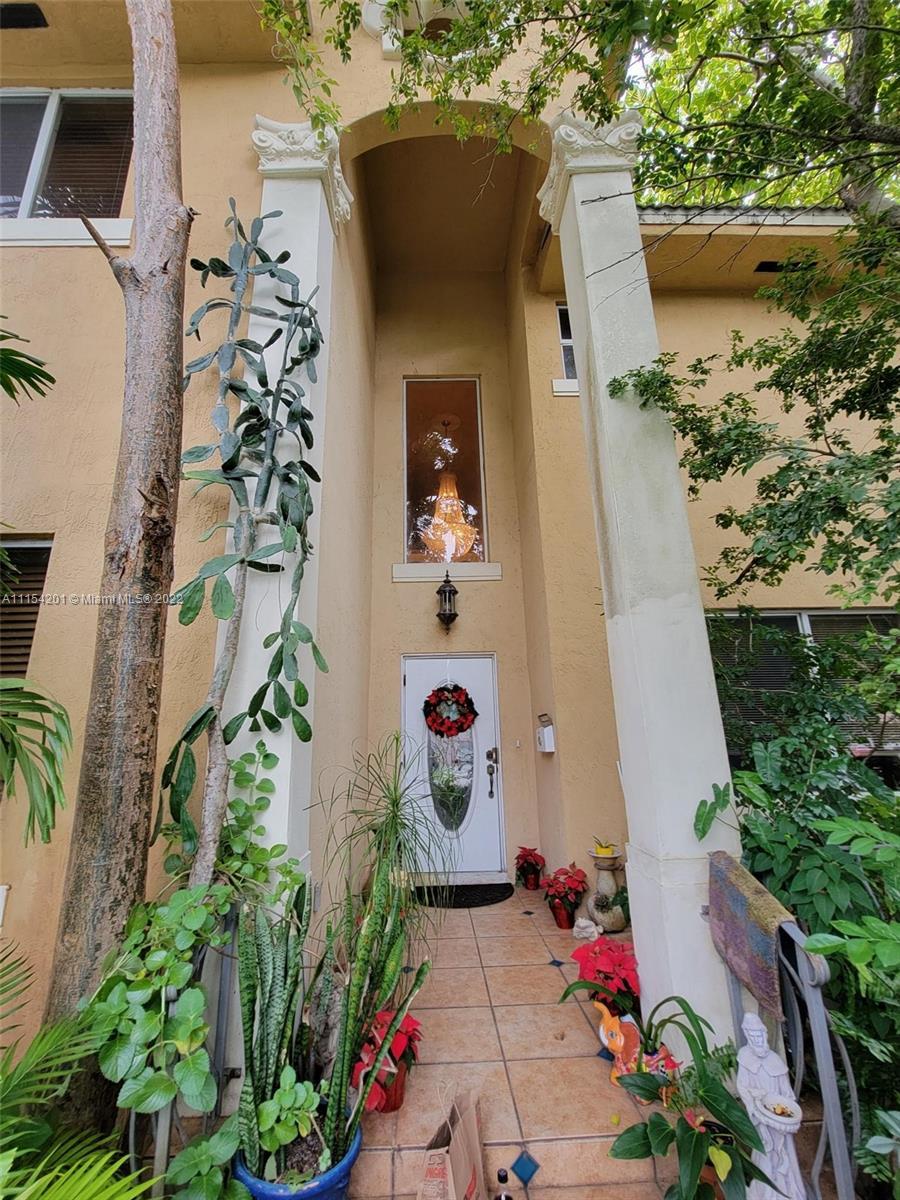 Photo of 517 Palmetto Dr in Miami Springs, FL