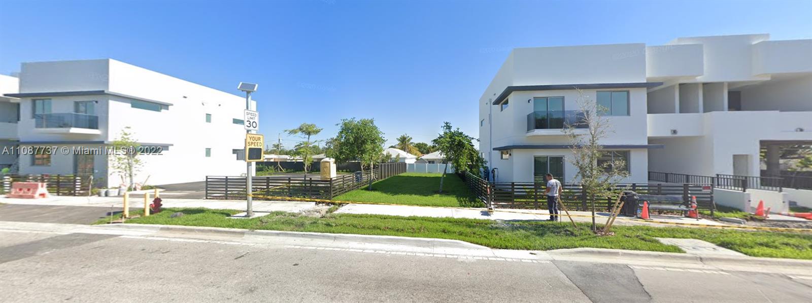 Photo of 514 Foster Rd in Hallandale Beach, FL
