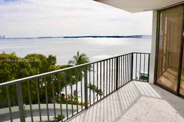 BEST LINE IN THE BUILDING. 2-STORY CORNER UNIT WITH SPECTACULAR DIRECT BAY VIEWS. UNIQUE 4 BED, 4 BA