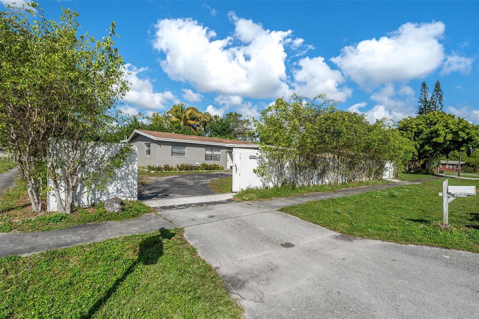 Great & Spacious home in large oversized completely fenced in corner lot. Ft. Lauderdale Location ne