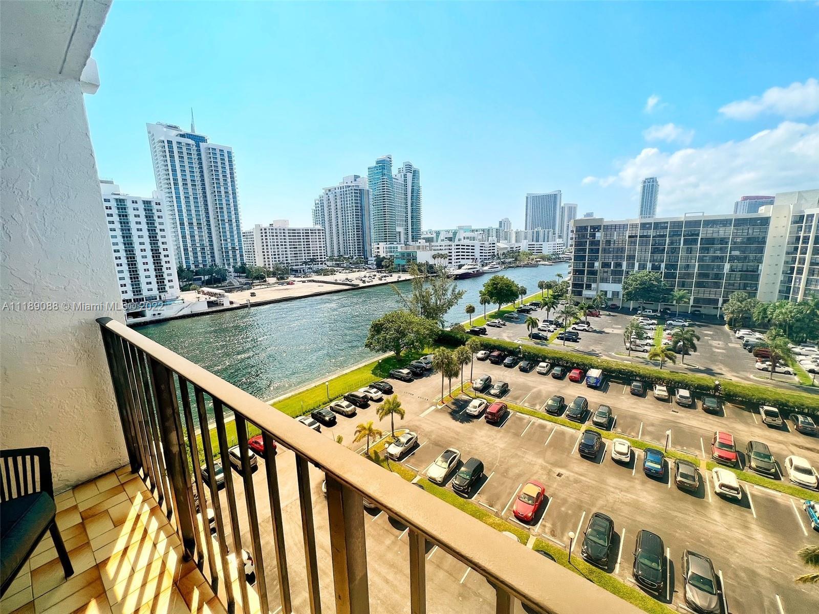 BEST LOCATION ON THREE ISLANDS, DIRECT CANAL VIEW,  FLOOR TO CEILING WINDOWS, LARGE MASTER BEDROOM W