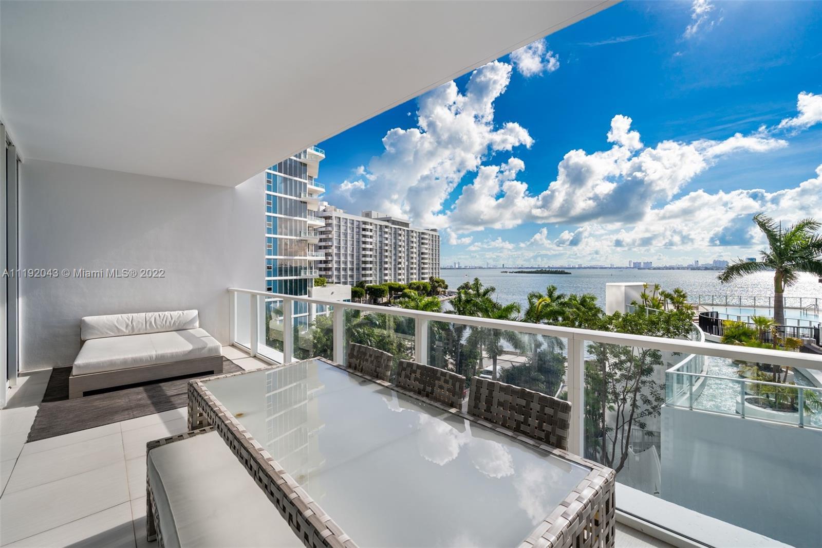 Welcome to Paramount Bay; The definition of Luxury Living in Edgewater Miami. This unit features 2 b