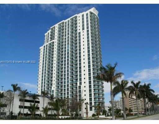 Amazing direct ocean and intracoastal views from the 21st floor! Boutique 2007 luxury building. This