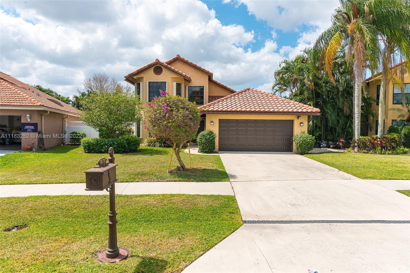 This immaculate 2 story home located in the beautiful Lakes of Boca Raton is ready for a loving fami