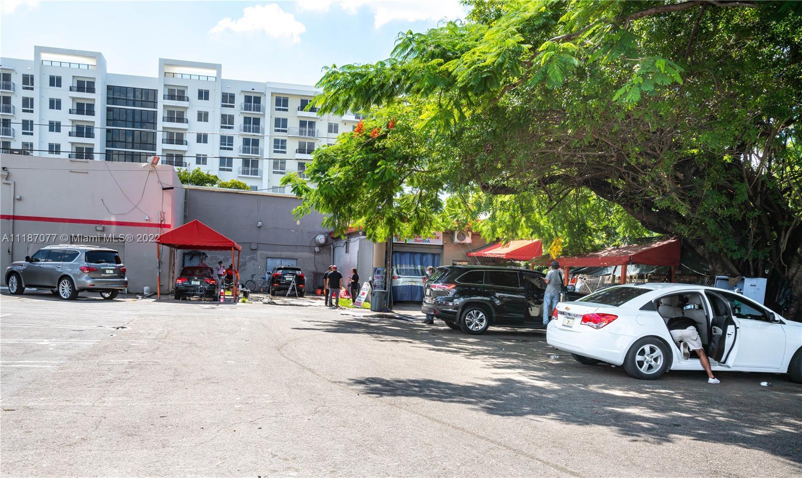 Photo of 2101 SW 7th St in Miami, FL