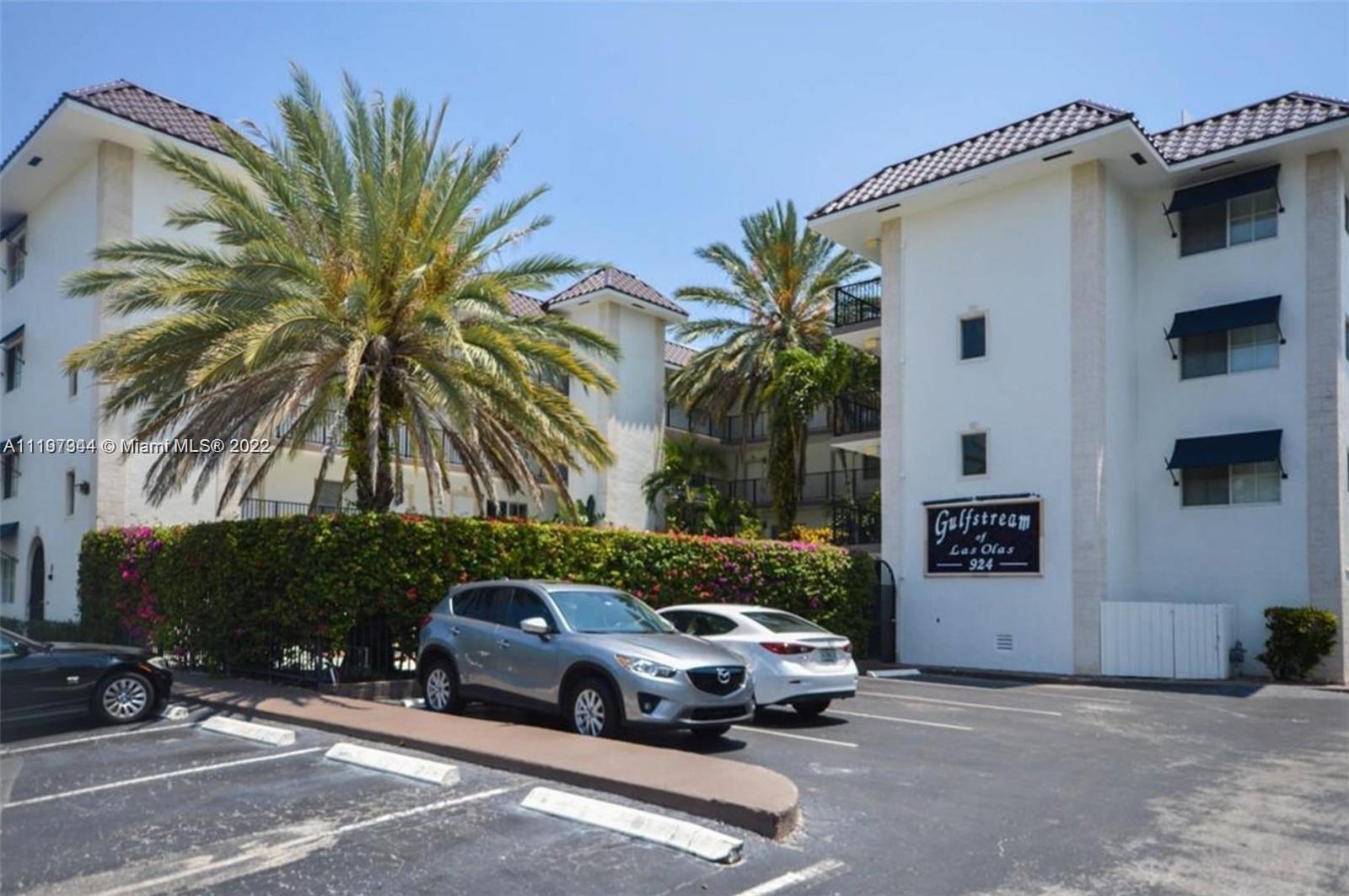 Gorgeous first floor corner unit located 2 blocks from Las Olas -  Unit is a split floor-plan with a