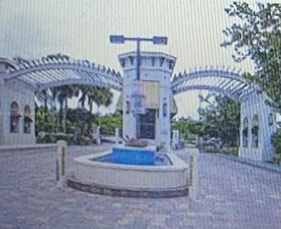 PRIVATE ISLAND, GATED PRIVATE COMMUNITY. GUARDS, TOP NOTCH SECURITY. AMAZING 2 STORY CONDO ON INTRAC