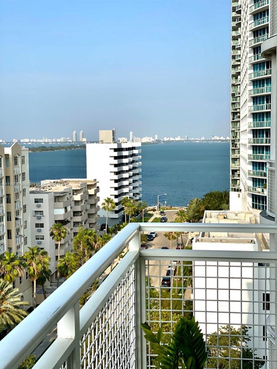 Beautiful and bright 1 bedroom loft at The Yorker with views of Biscayne Bay and located in Edgewate
