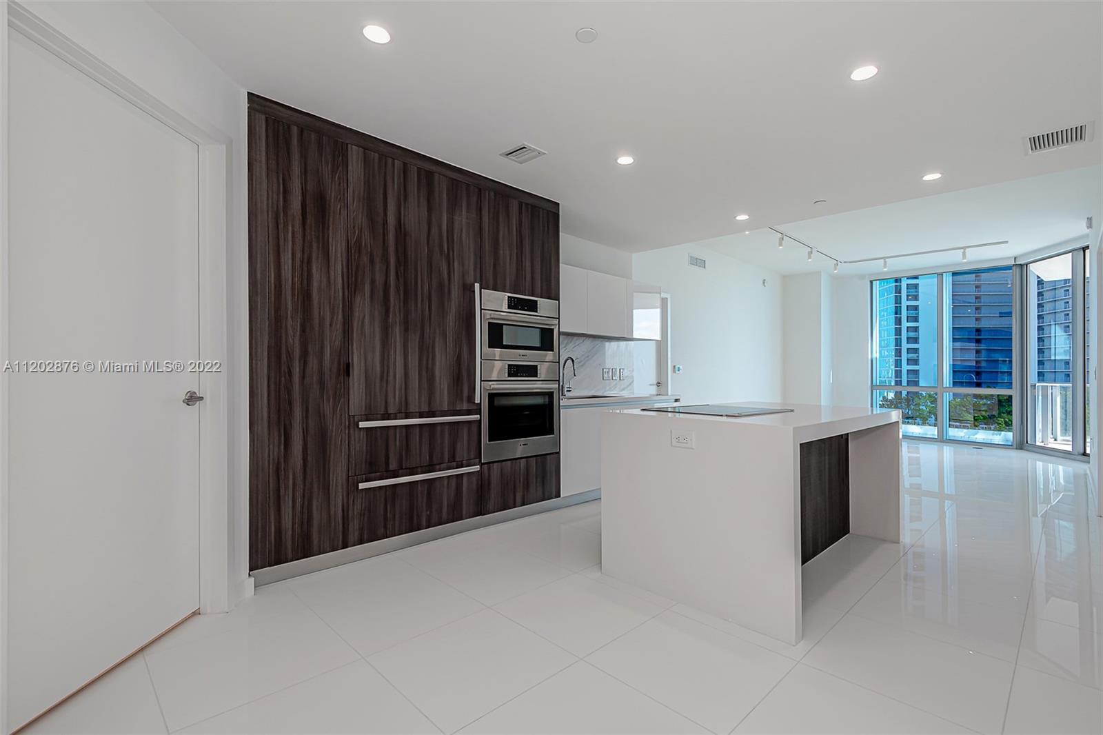 Paramount  - Miami World Center is the place to be ...  , Luxury unit 2 + Den /3 bath(den is enclose