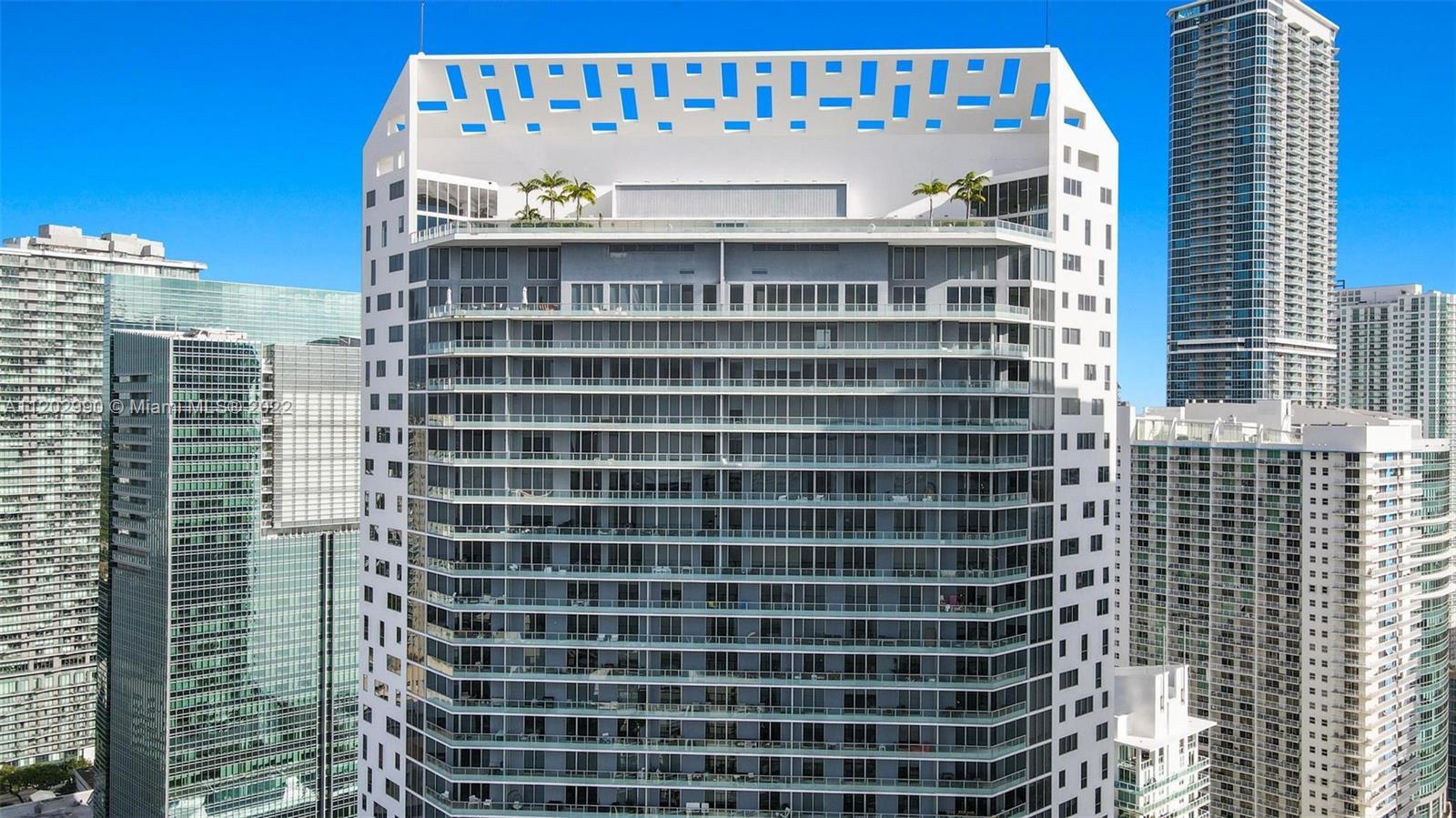 Gorgeous Condominium in one of the desirable buildings at Brickell Bay Dr. 1 Full Bedroom and 1 & 1/