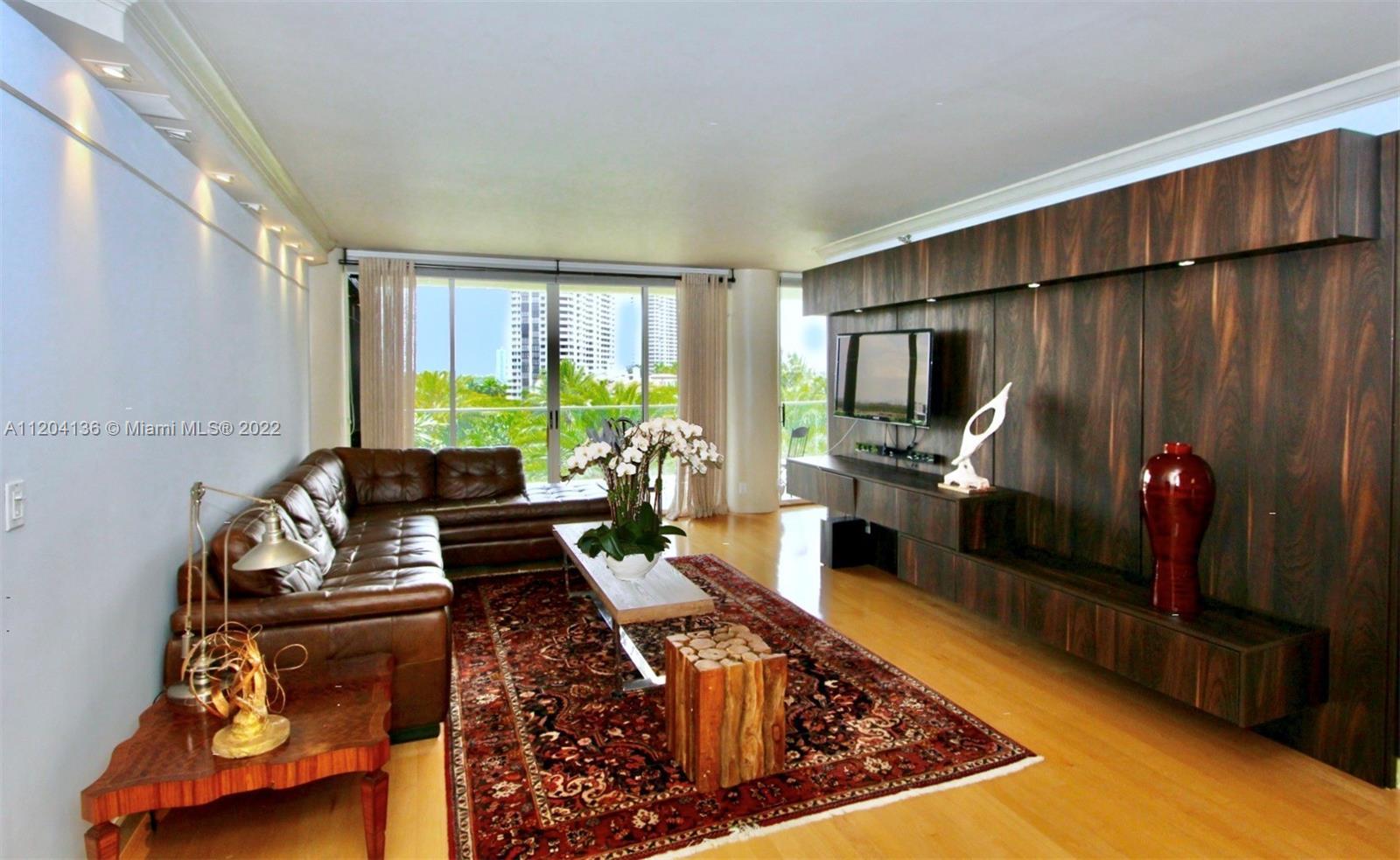 SPACIOUS 2 BEDROOM/ 2 BATHROOM UNIT WITH LOVELY GARDEN VIEW. UNIT IS READY TO MOVE IN WITH BUILT-IN 