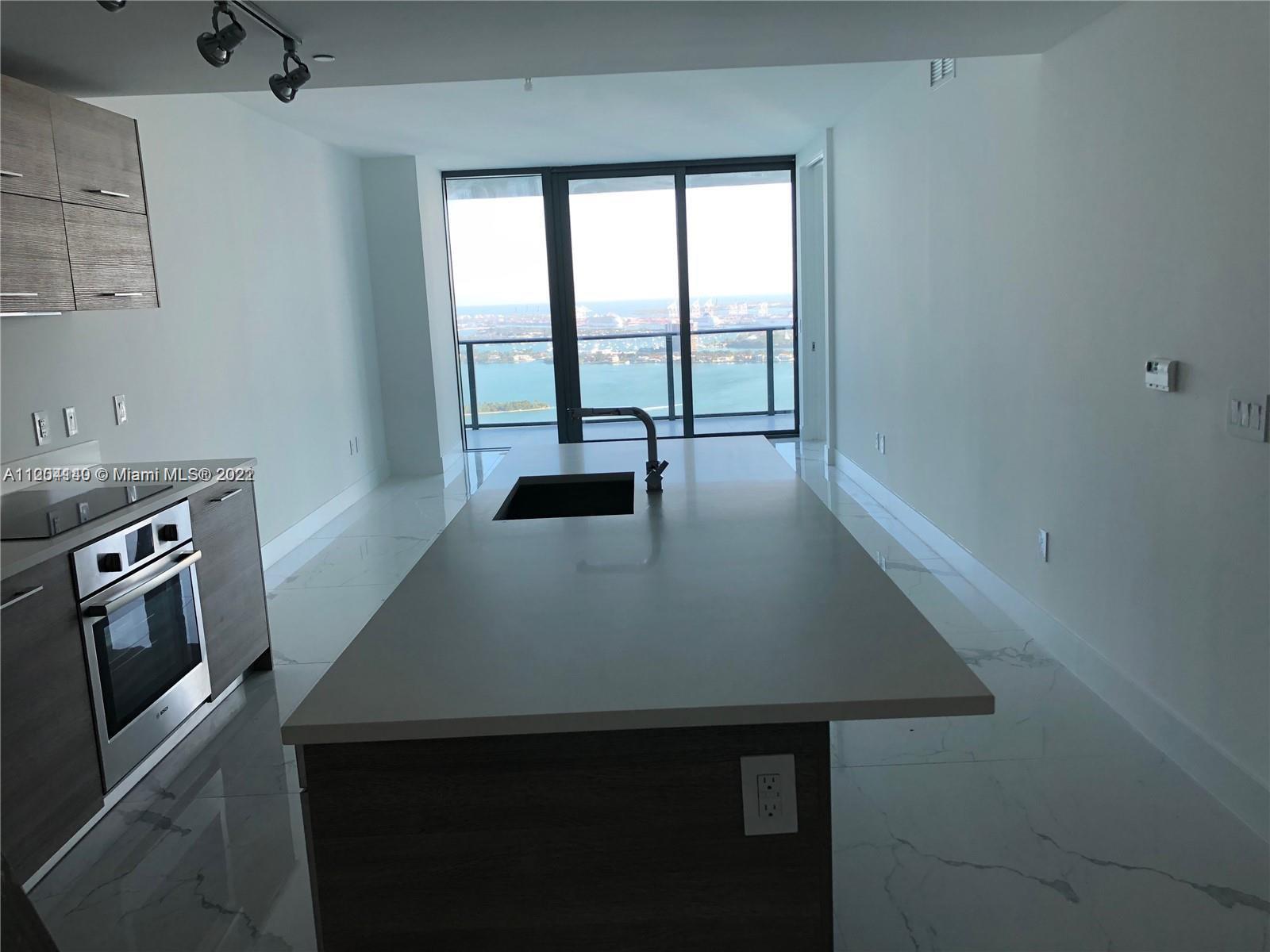 Beautiful 2bed/3bath unit with amazing breathtaking views of the bay & skyline. Private elevator, 9-