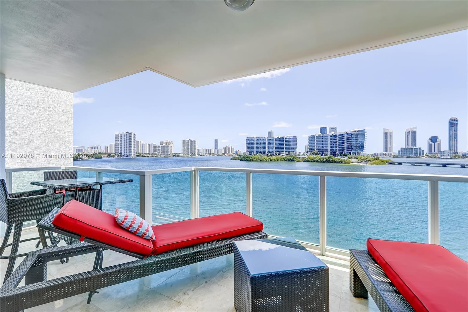 RARELY AVAILABLE 2 BED 2.5 BATHS PLUS DEN IN THE HIGHLY DESIRABLE 5 STAR PENINSULA CONDOMINIUM. FANT