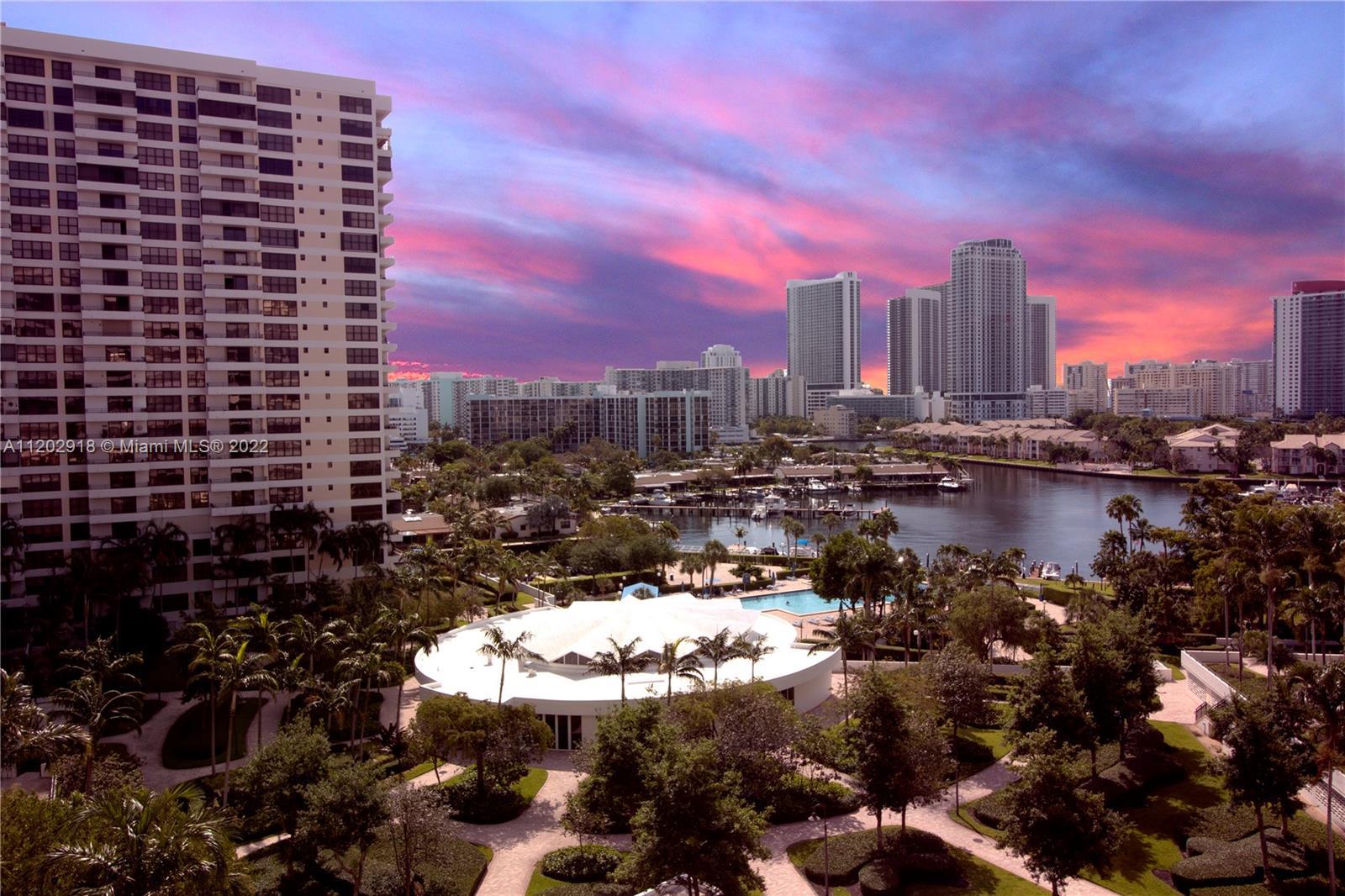 TENANT- BEAUTIFUL VIEWS! POOL GARDEN AND MARINA, WELCOME TO THE OLYMPUS! BEST LOCATION ON HALLANDALE