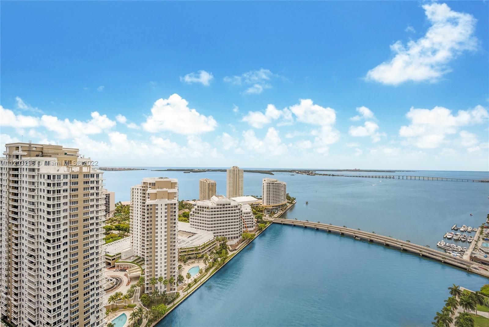 Corner apartment on 31st Floor with direct water views, 2 Bed / 2 Bath + Large DEN, at Icon Brickell
