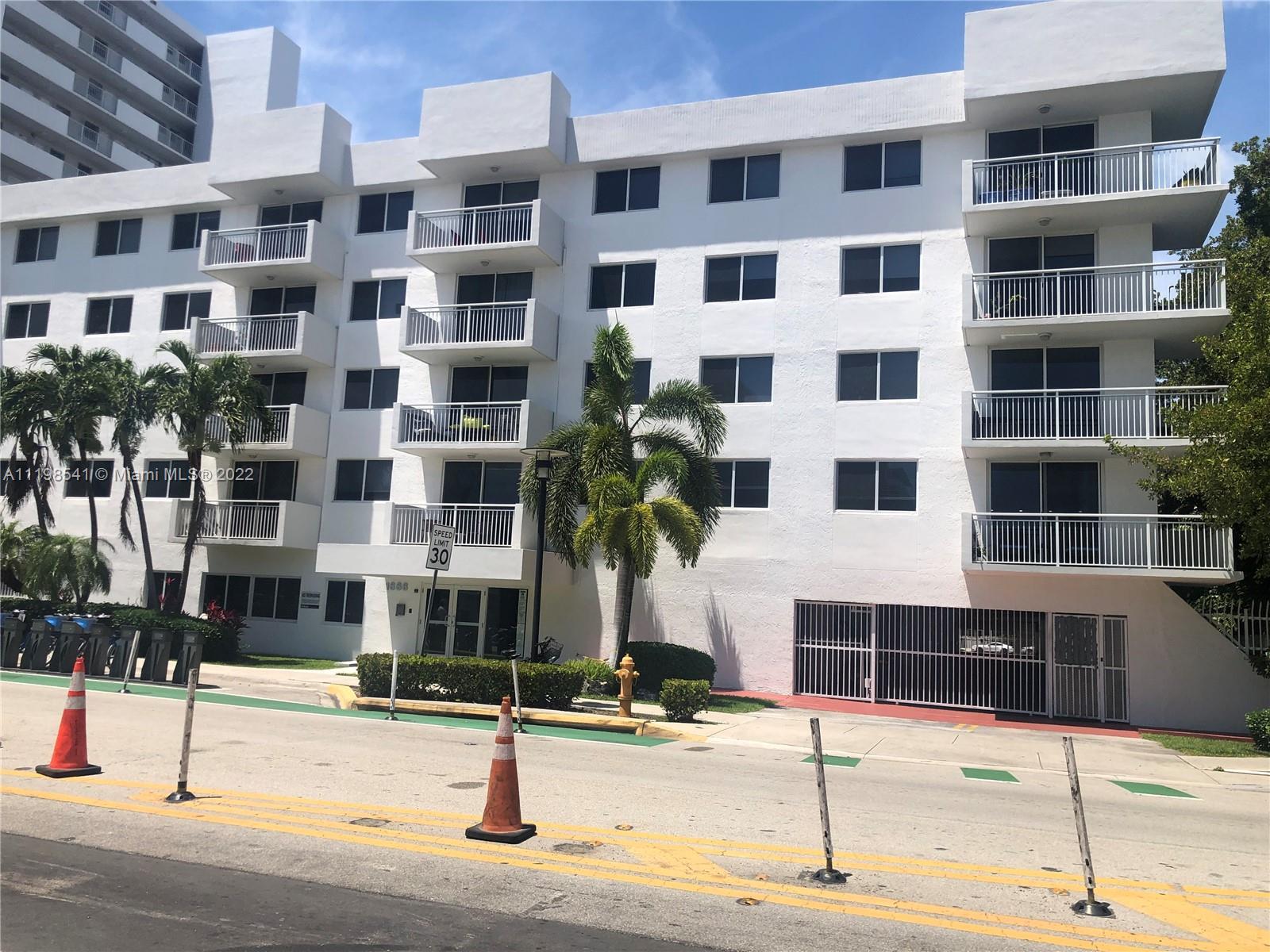 South Beach Condo located on desirable Bay Road.  Third floor 1 Bedroom/2 Bath unit with 752 Sq. FT.