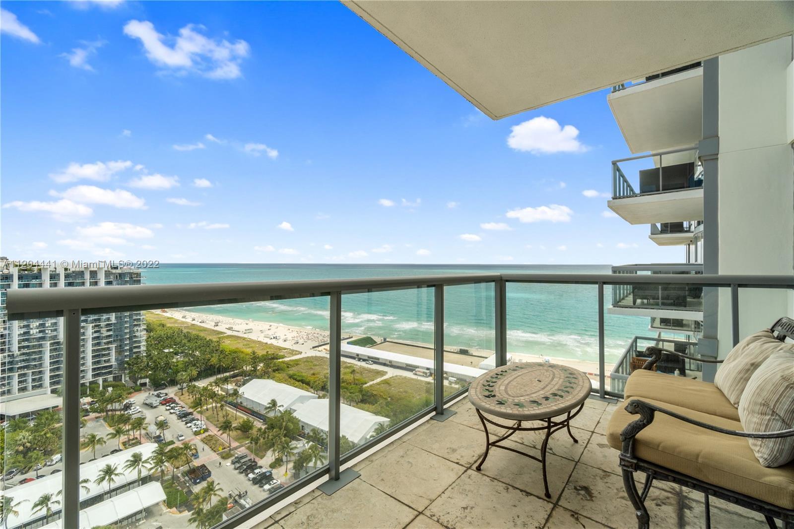 Spectacular oceanfront residence with breathtaking views of the turquoise Atlantic Ocean. This 1 bed
