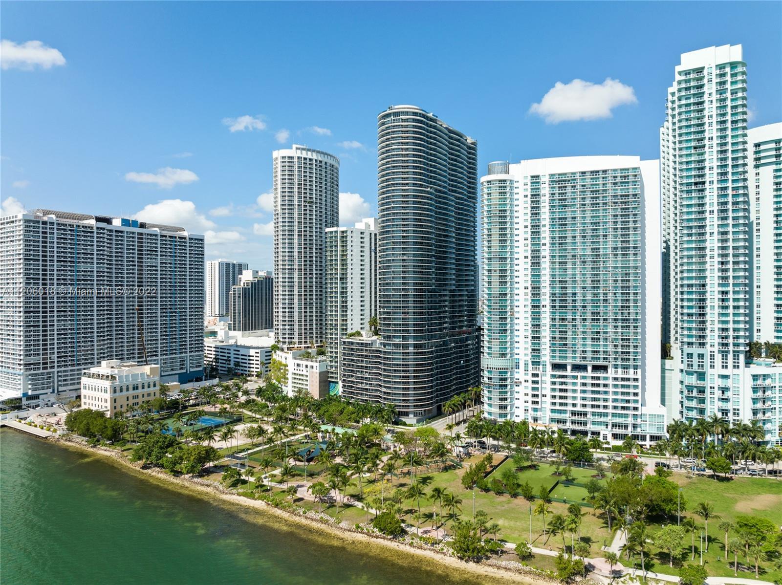 Live the Miami luxury at it's highest! This 2-bed/3-bath + den unit offers bay and city views from t
