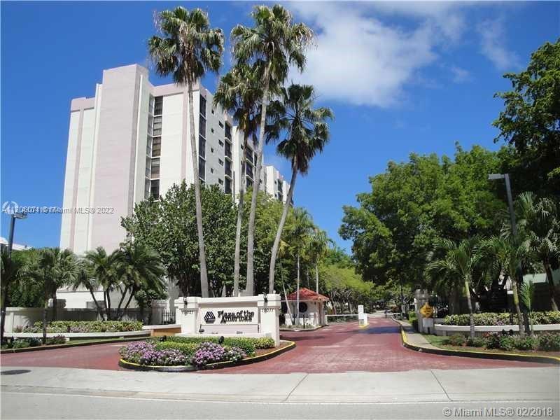 COMPLETELY REMODELED 1 BED, 1 1/2 BATH, BEAUTIFUL VIEW OF POOL AND GARDENS, PORCELAIN FLOORS THROUGH