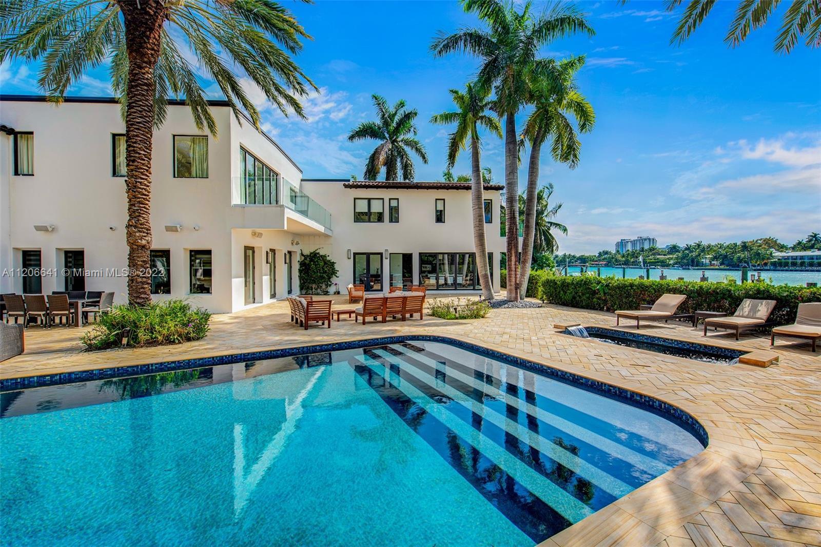 Photo of 2700 N Bay Rd in Miami Beach, FL