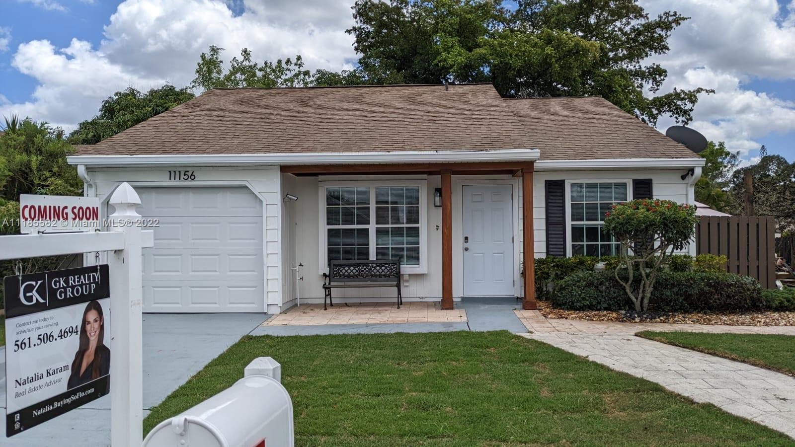 Newly remodeled 3 bed 2 bath with bonus room, Stainless steel appliances, with an oversized yard, co