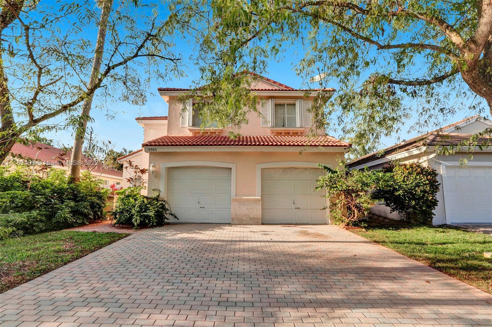 TWO-STORY 4 BEDROOMS 2 1/2 BATHROOMS OVER 2,000SF HOME IN THE DESIRABLE GATED COMMUNITY OF OAKRIDGE.