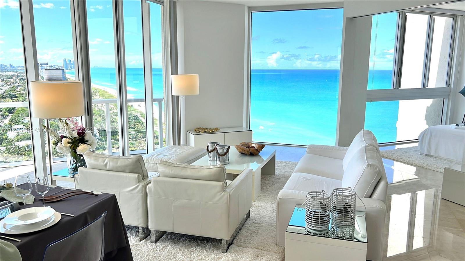 Enjoy stunning ocean- and panoramic city views from floor to ceiling windows and from terraces. Pent