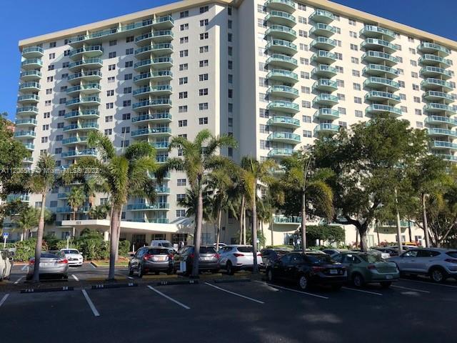 BEAUTIFUL AND SPACIOUS 2/2; ACROSS STREET FROM THE BEACH; KITCHEN WITH OPEN BREAKFAST WINDOWS;  UNIT