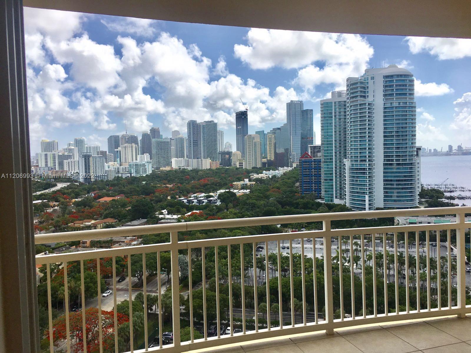 Great opportunity to buy in the best location of Brickell Av. Far from the heavy traffic, close to I