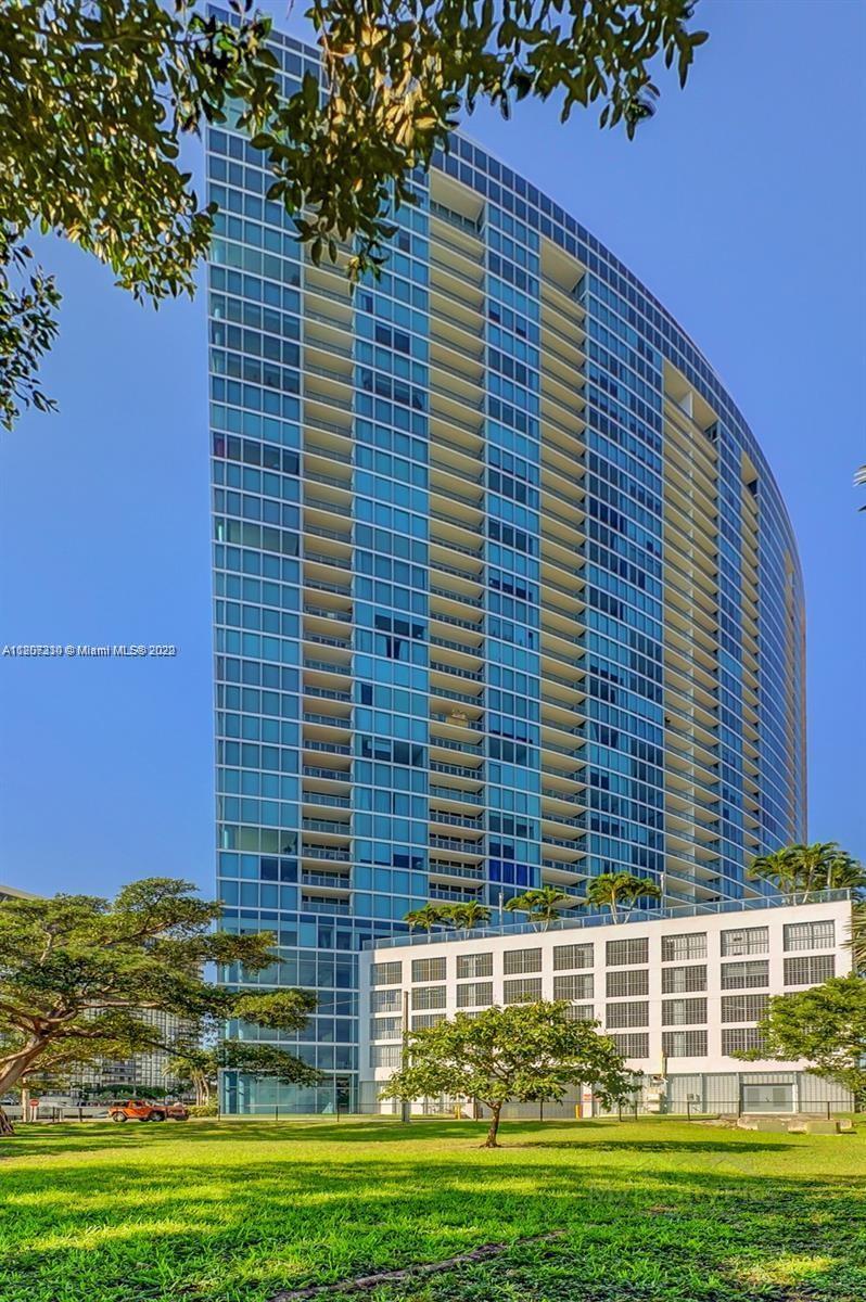 Beautiful 2 bedroom, 2 1/2 bath with unobstructed views of Biscayne Bay. Spacious floor plan in a 5 