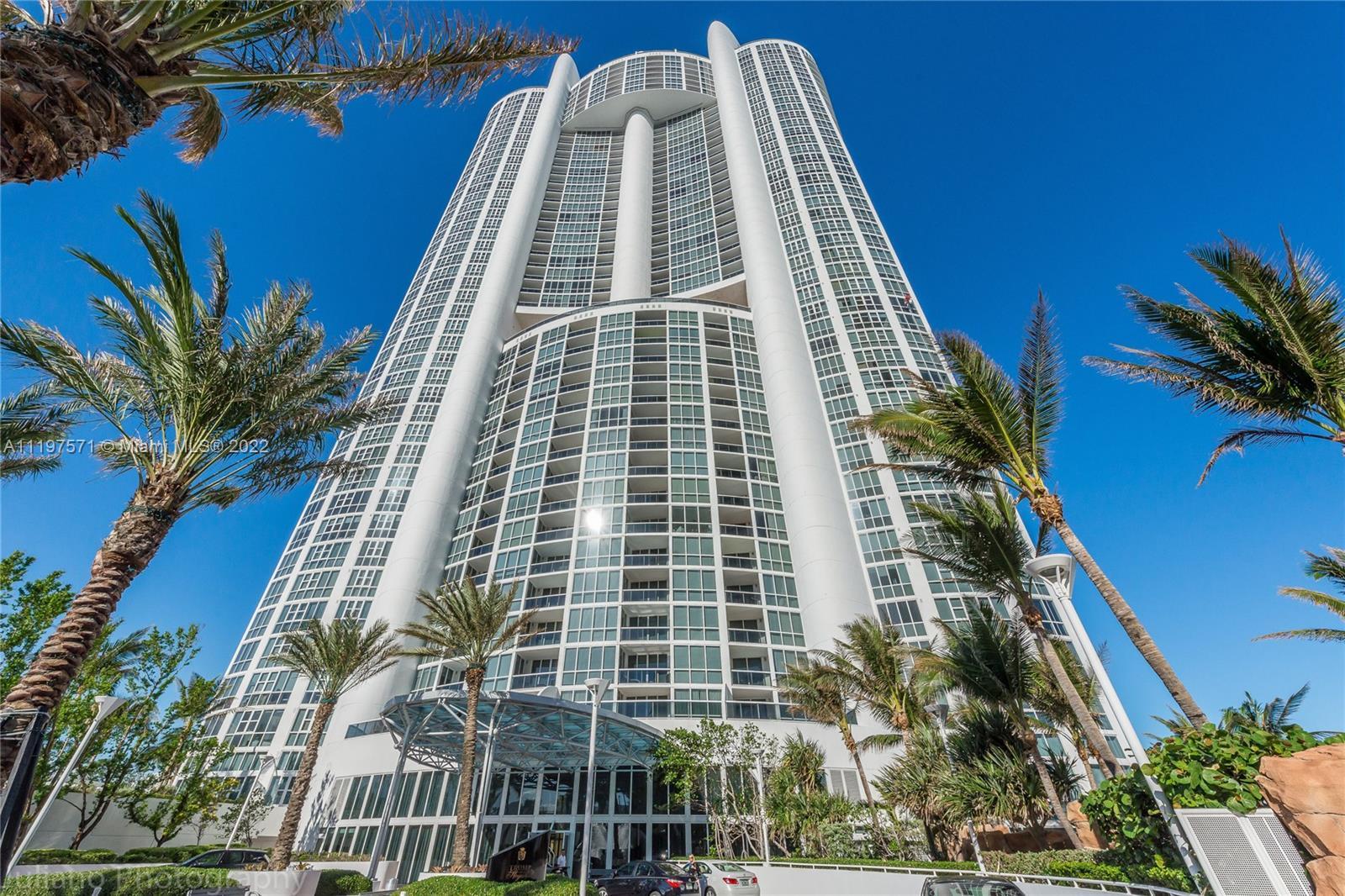 GORGEOUS UNIT AT THE LUXURIOUS TRUMP ROYAL , 2 BEDROOMS, 3 BATH, SOUTH INTRACOASTAL AND CITY  VIEW A