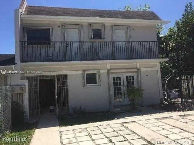 Photo of 2439 SW 110th Ave in Miami, FL