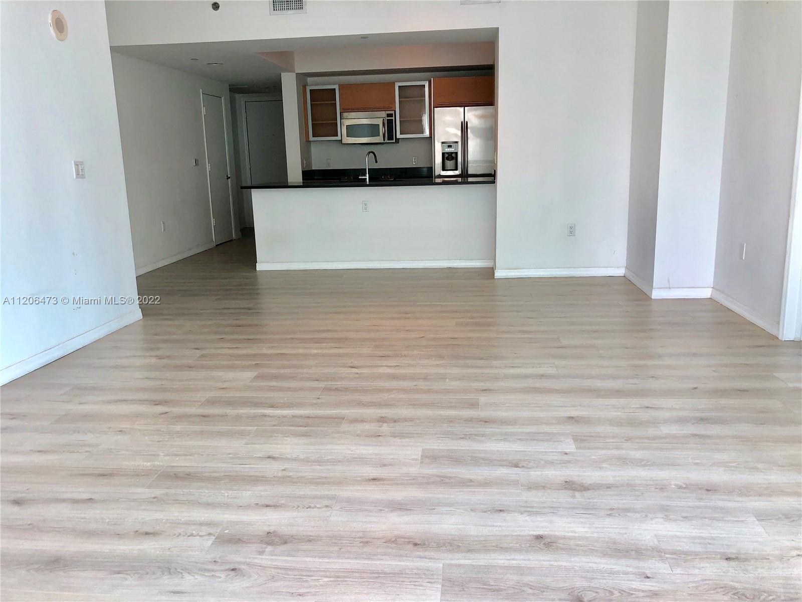 2 PARKINGS !!     2 Bed / 2. 5 bath corner unit with laminated wood floors throughout . This is the 
