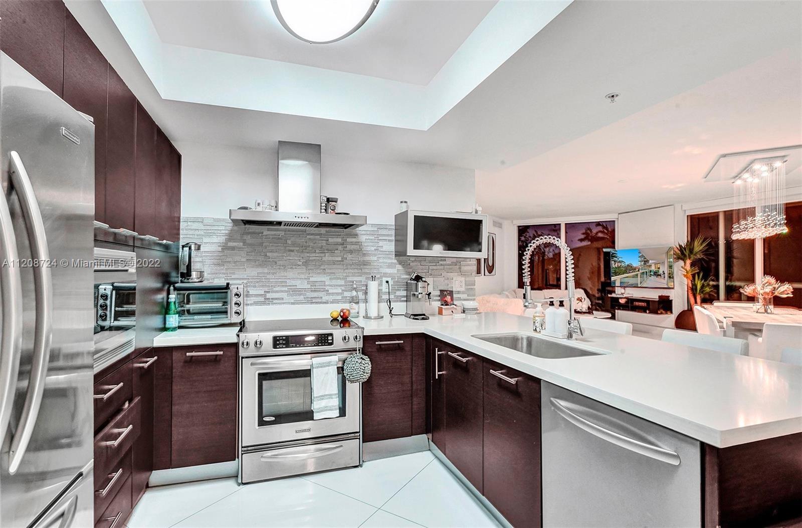 LOWEST PRICED 3 Bed/2 Bath unit at St Tropez III offering European-style kitchen, stainless steel ap