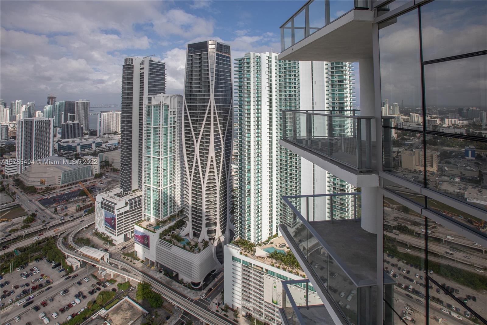 Paramount Conveniently located next to interstate 95 and 395, several metromover stations, and adjac