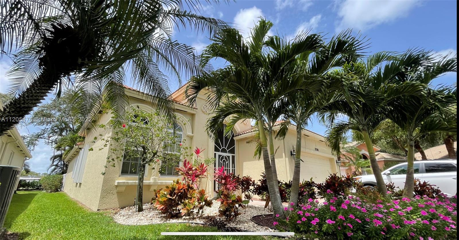 Beautiful Tuscany section home in exclusive Coral Lakes. This immaculate *3 bed 2 bath home, 3rd bed