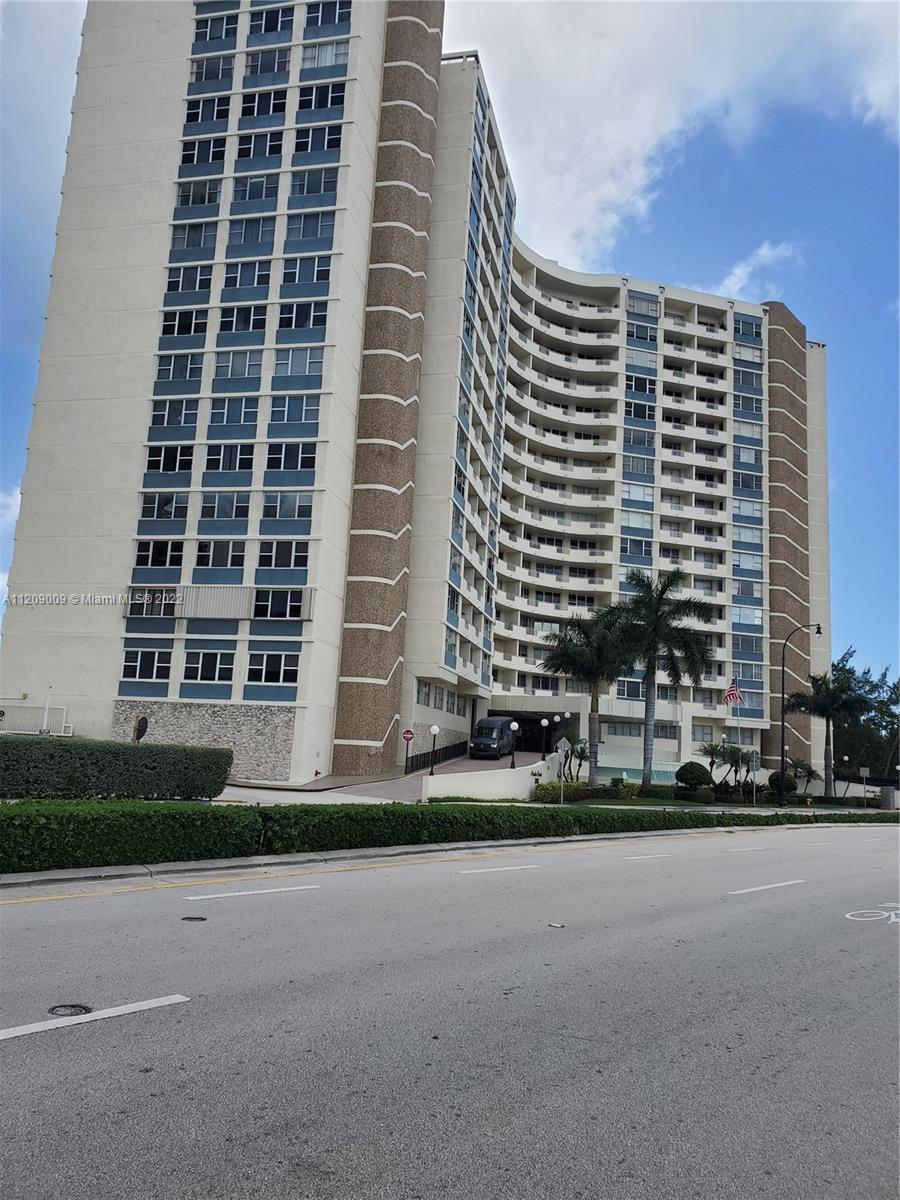 OPPORTUNITY KNOCKS ONCE.  1 BEDROOM 1 BATH UNIT WHICH HAS BEEN COMPLETELY REMODELED.  JUST BRING YOU